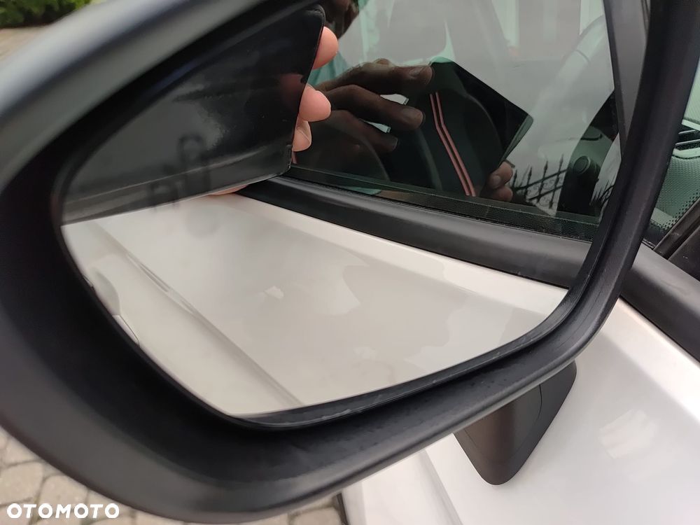 Opel Crossland X 1.2 T Design Line S&S - 24