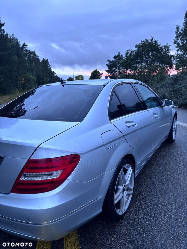 Mercedes-Benz Klasa C 180 CGI BlueEff Avantgarde - 3