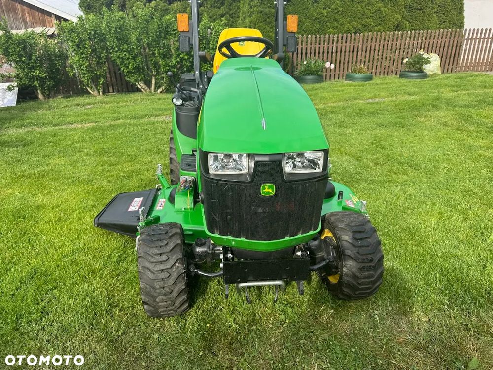 John Deere 2025R - 8
