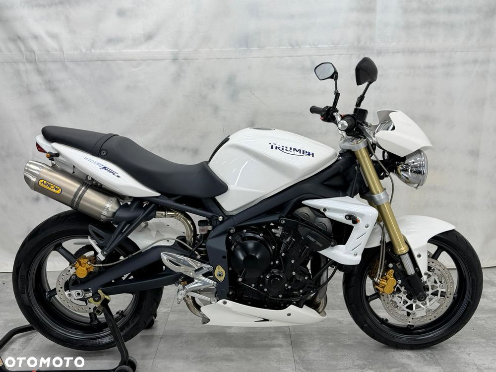 Triumph Street Triple - 4