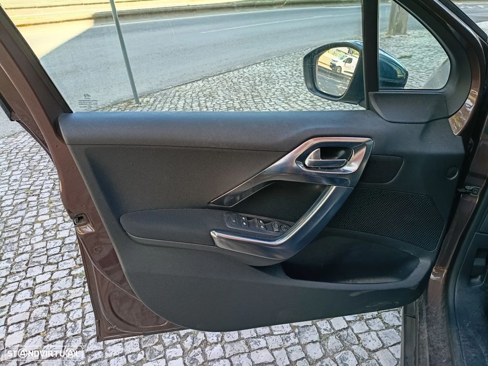 Peugeot 2008 1.6 e-HDi Allure - 16