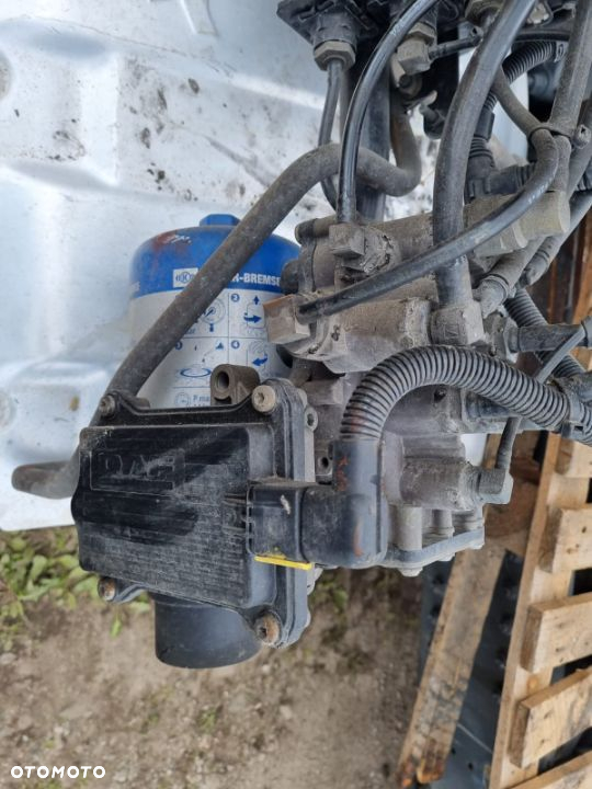 ZAWÓR OSUSZACZ  DAF 106, ELA1000 nr 1973216 KNORR- BREMSE