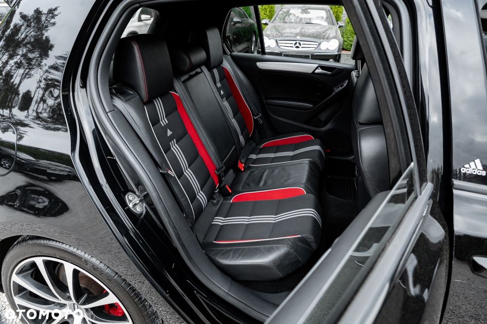 Volkswagen Golf 2.0 GTI adidas - 34
