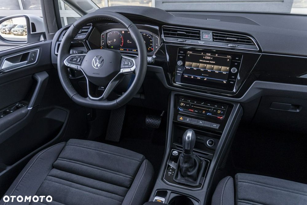 Volkswagen Touran - 22