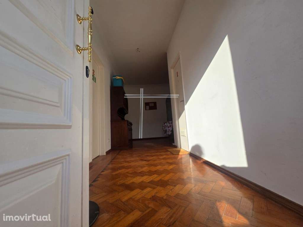 Moradia isolada T4, com 2 pisos e sótão. Anexo e garagem na zona ex... - Grande imagem: 4/39