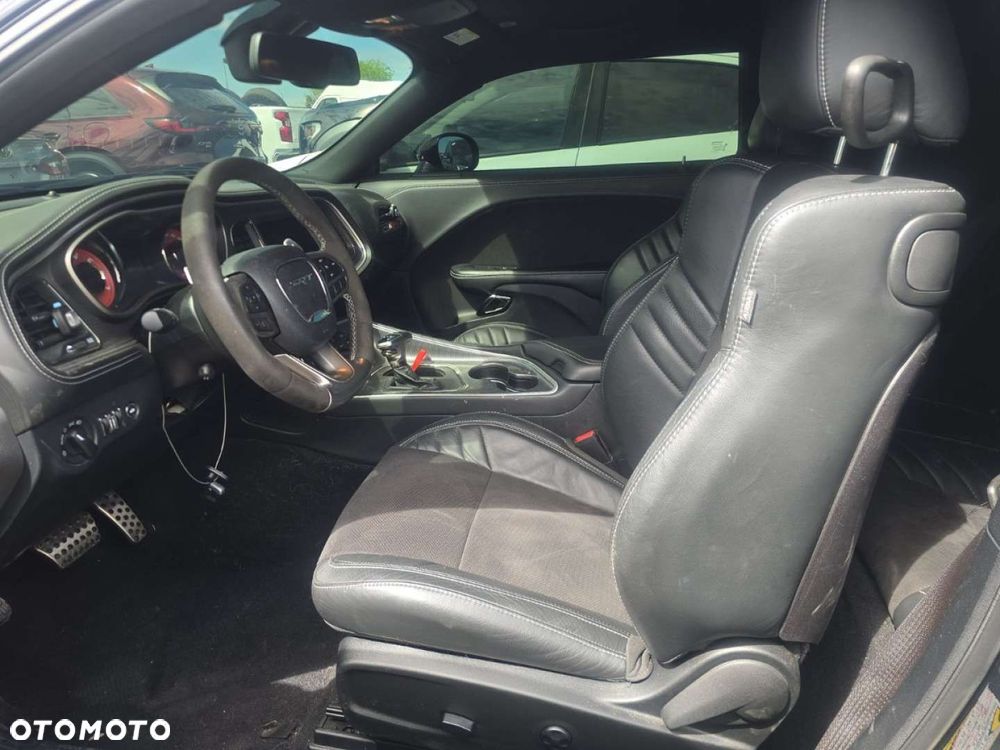 Dodge Challenger - 8