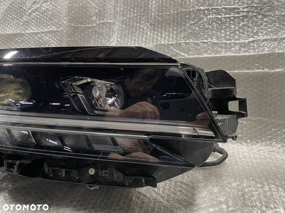 LAMPA PRAWA FULL LED PASSAT USA 561941082 - 2