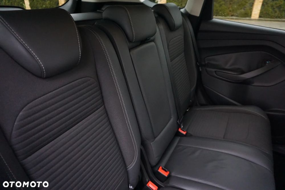 Ford Kuga 2.0 TDCi 2x4 Titanium - 24