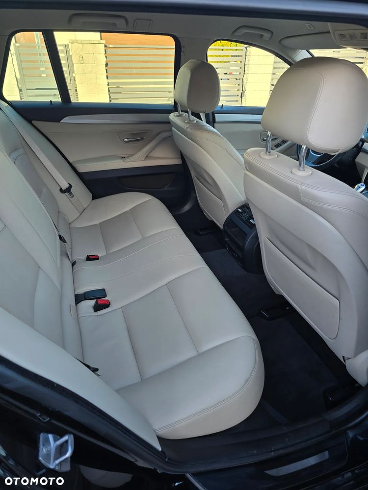 BMW Seria 5 520d Luxury Line - 9