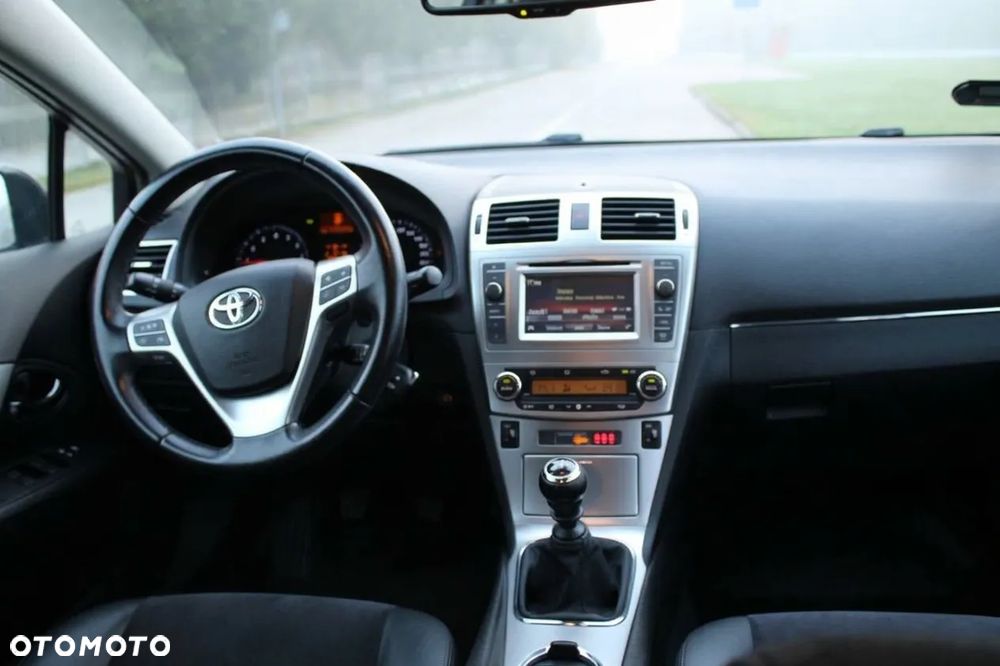 Toyota Avensis 1.8 Premium - 14