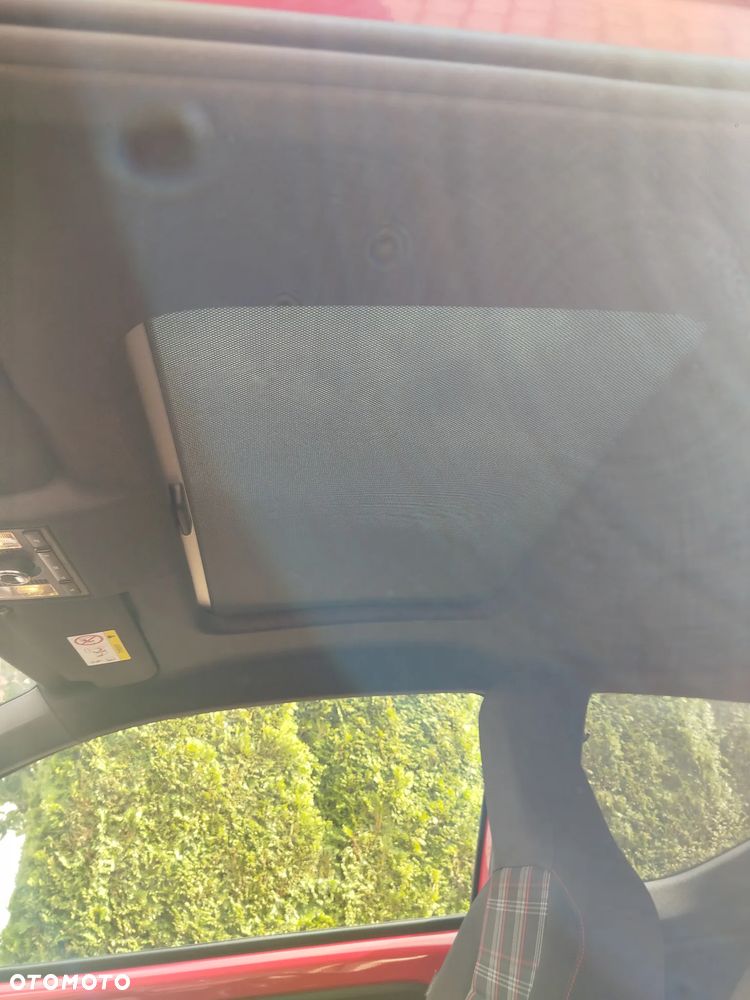 Volkswagen up! GTI - 8