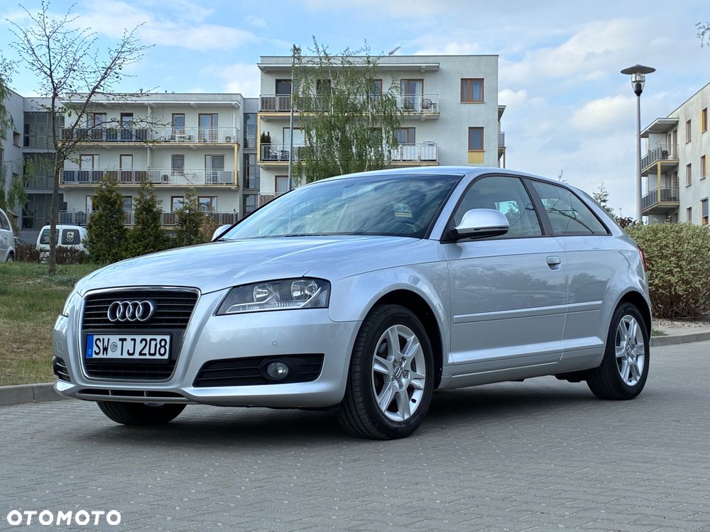 Audi A3 3-drzwiowe 1.6 Attraction - 2