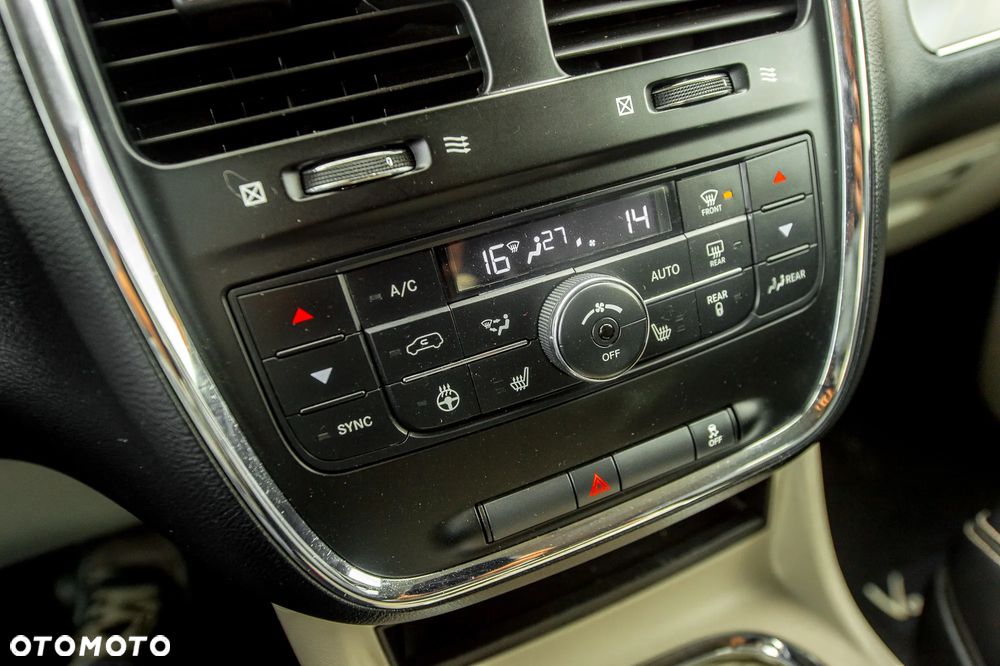Lancia Voyager 2.8 CRD16v Gold - 35