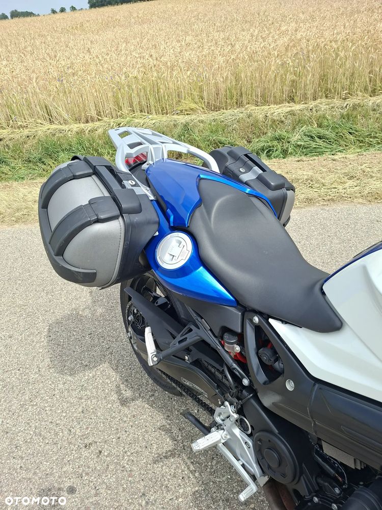 BMW F - 15