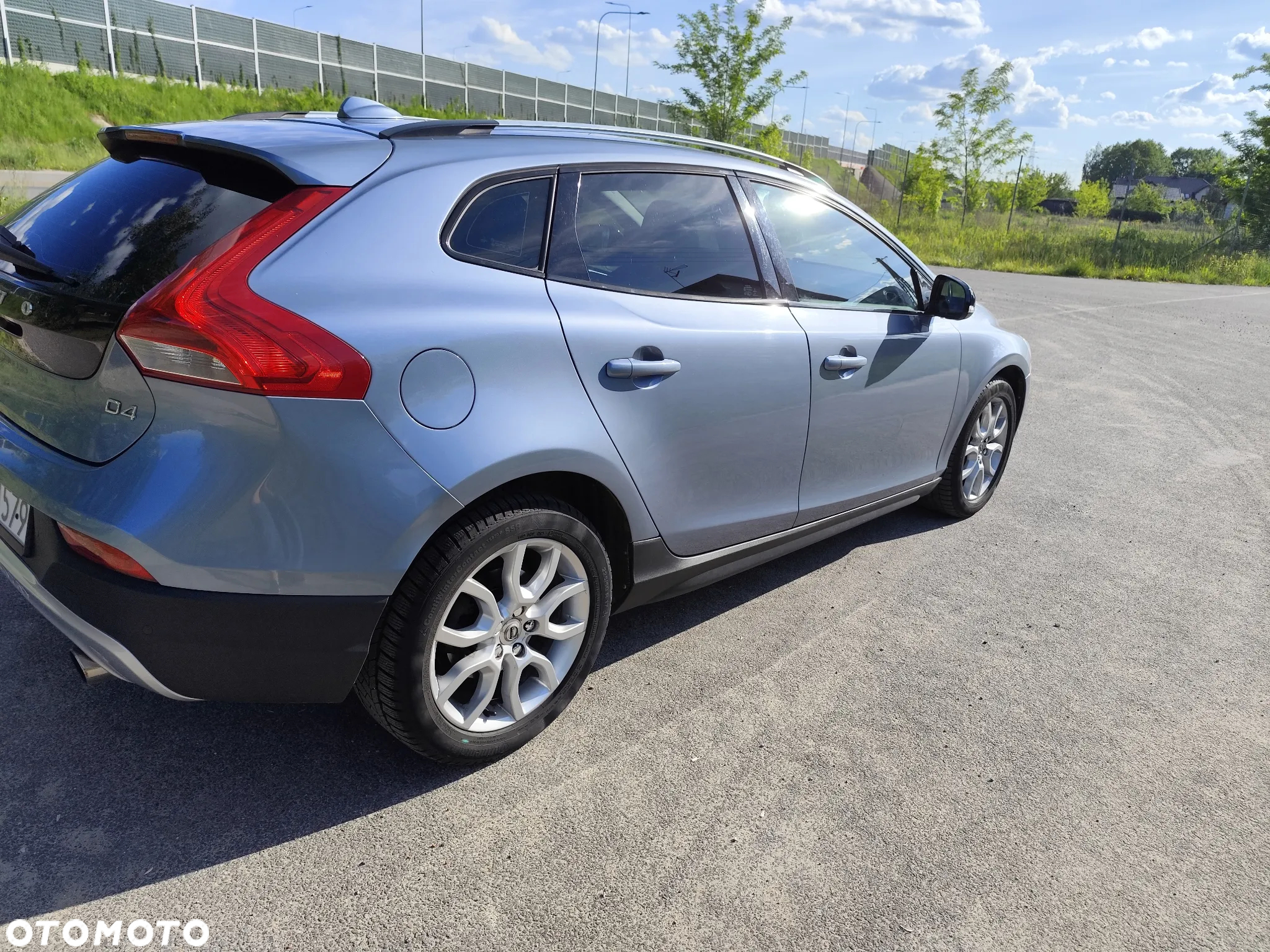 Volvo V40 Cross Country - 4