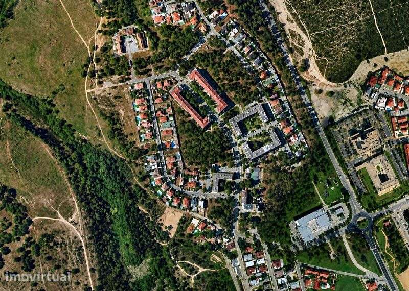 Terreno Urbano de 105 Lotes em Azeitão, Setúbal - Grande imagem: 2/12
