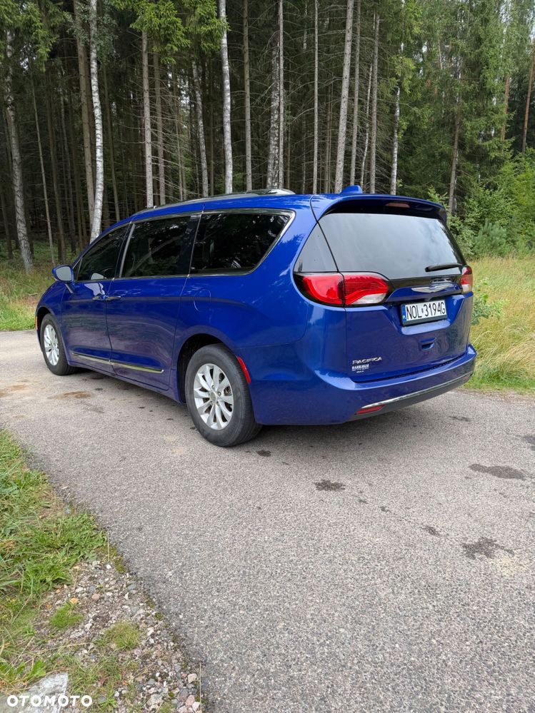 Chrysler Pacifica - 7