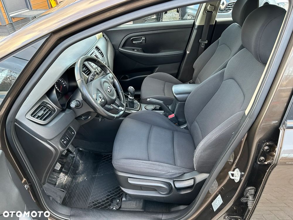 Kia Carens - 17