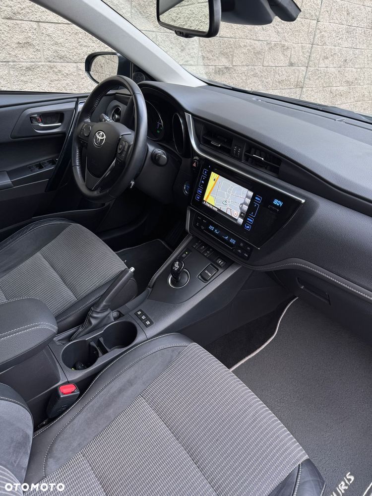 Toyota Auris Hybrid 135 Prestige - 12