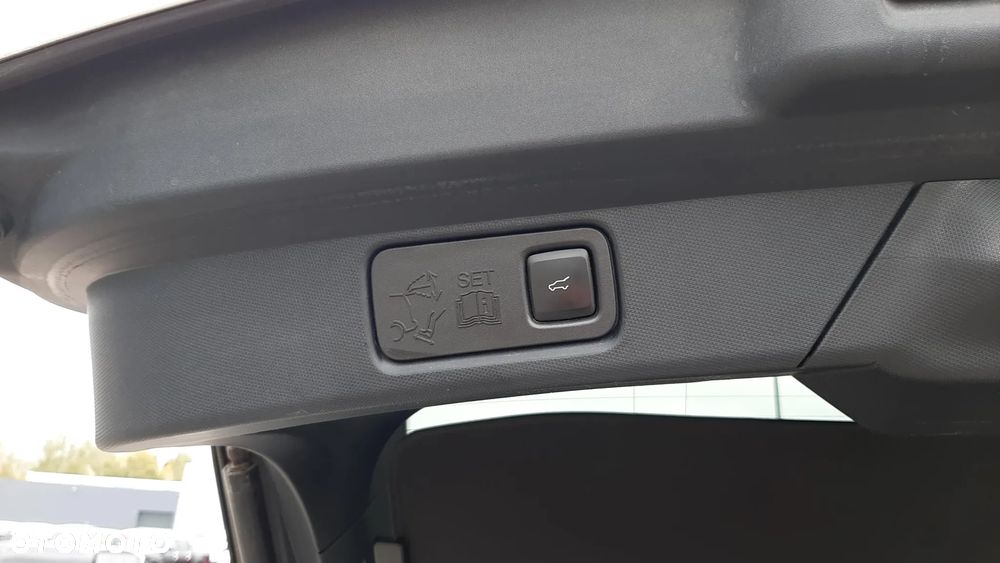 Ford Mustang Mach-E 98kWh AWD GT - 23