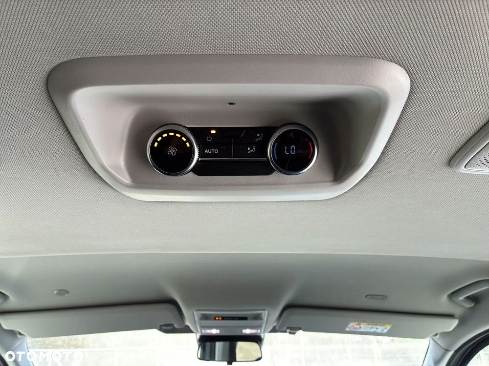 Volkswagen Caravelle - 40