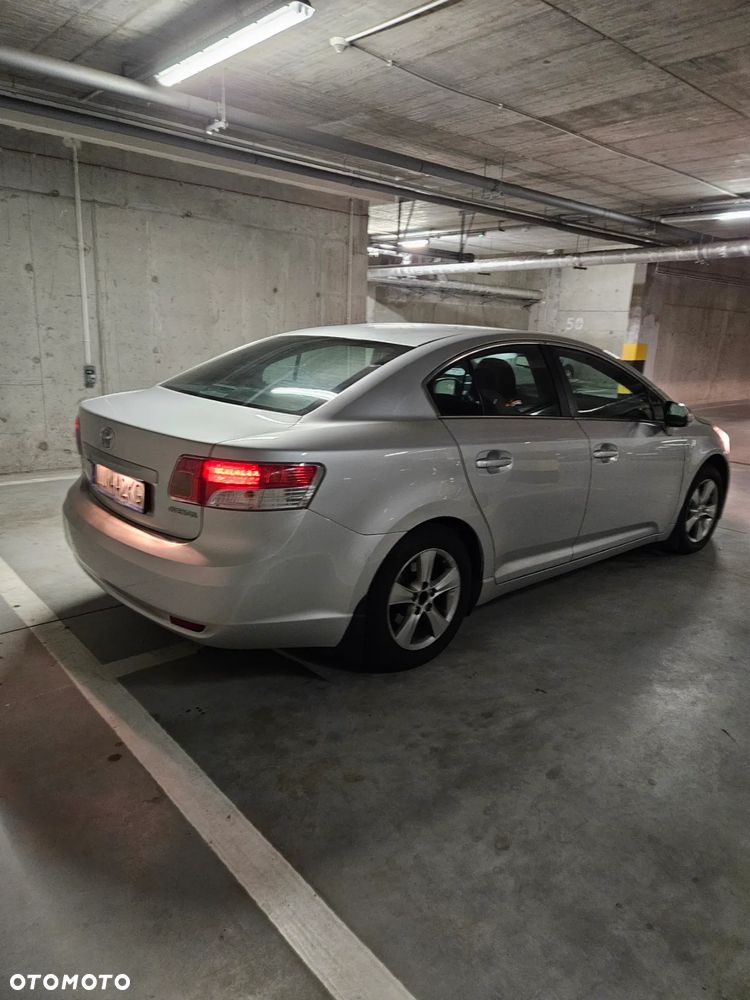 Toyota Avensis 1.8 Comfort - 4