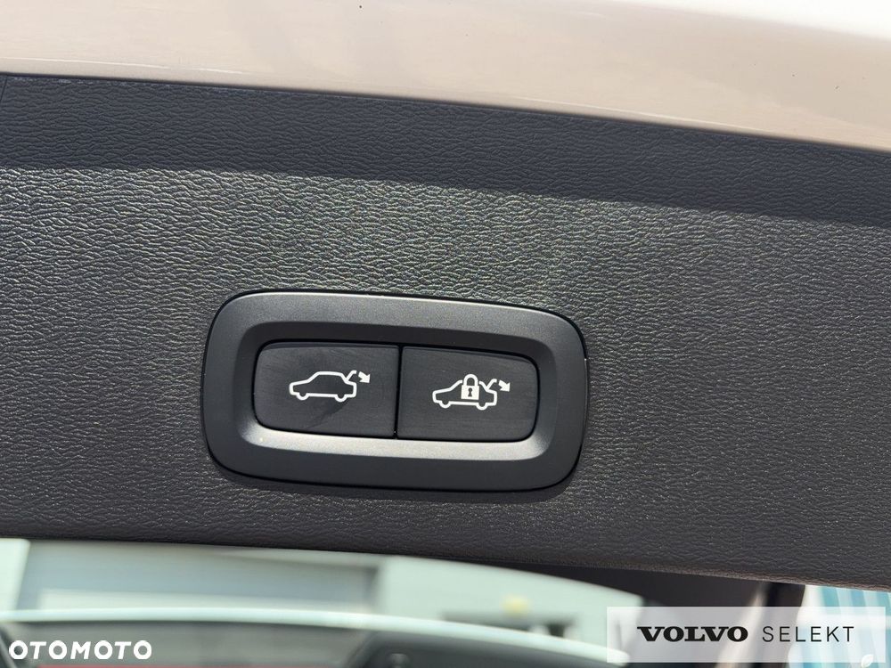 Volvo XC 40 B3 B DKG Plus Dark - 22
