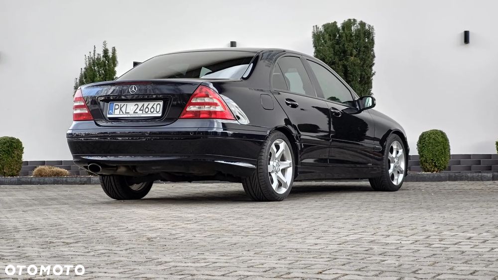 Mercedes-Benz Klasa C 180 Kompressor Avantgarde Sport Edition - 37