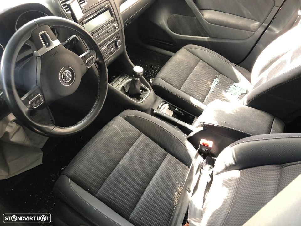VW Golf VI Plus 1.6 TDI de 2011 para peças - 7