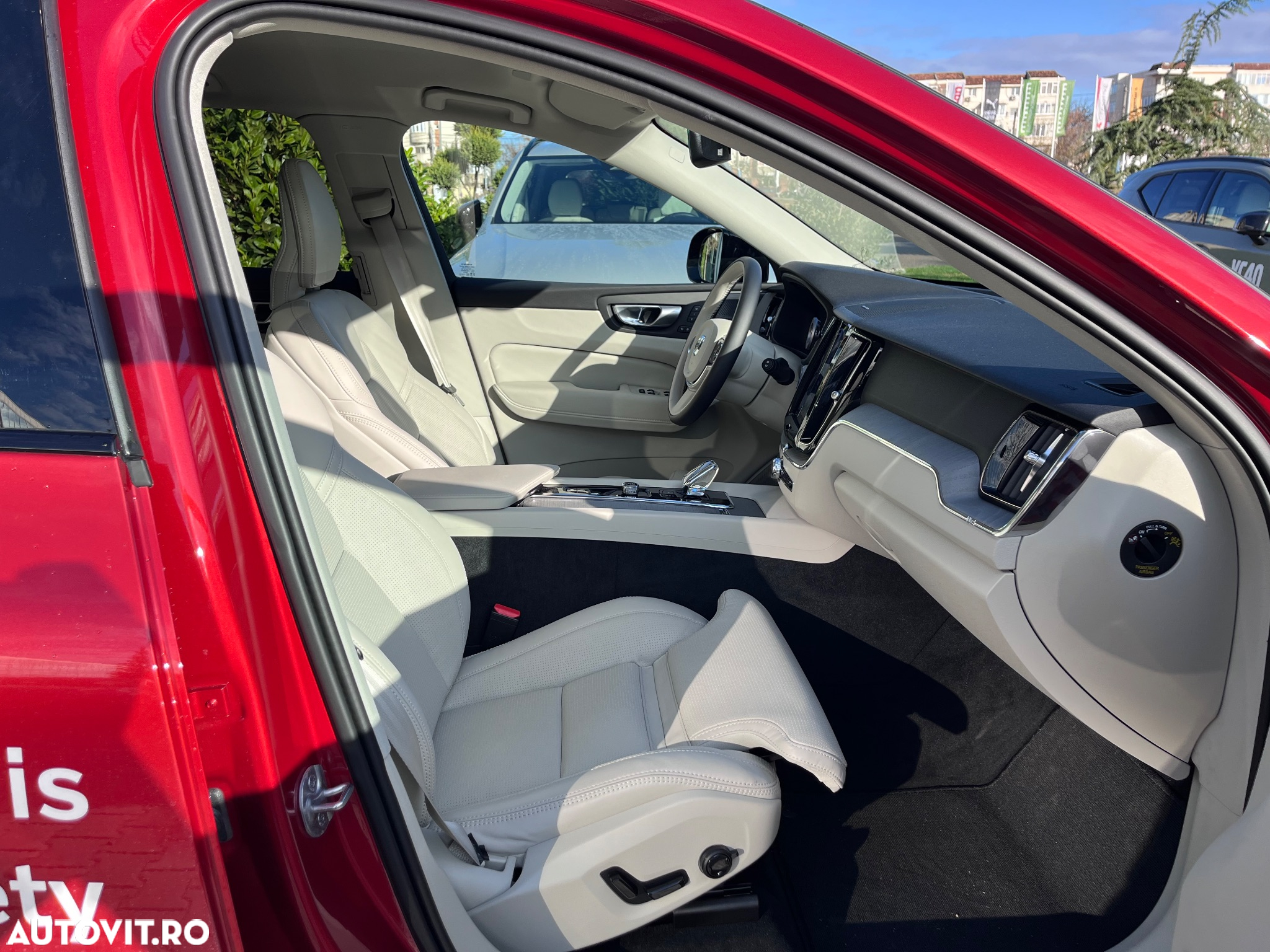 Volvo XC 60 B4 MHEV AT AWD Plus Dark - 10