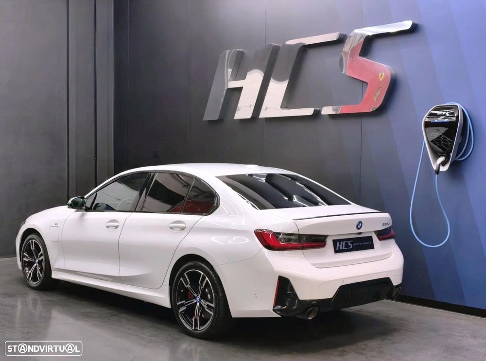 BMW 330 e Pack Desportivo M Pro Auto - 52