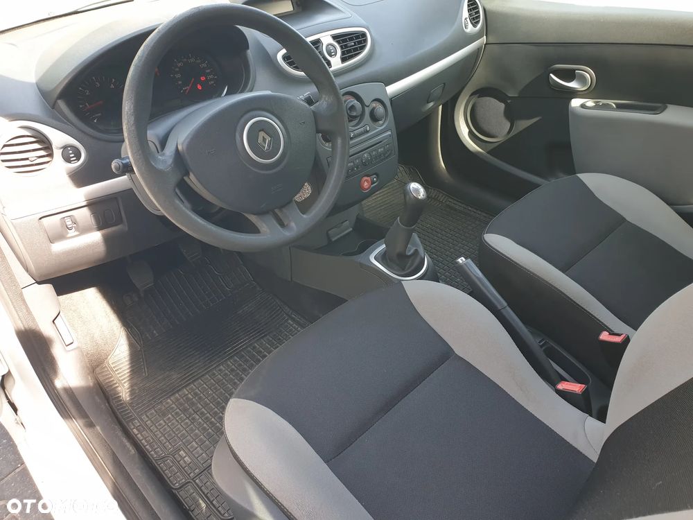 Renault Clio 1.5 dCi Alize - 13