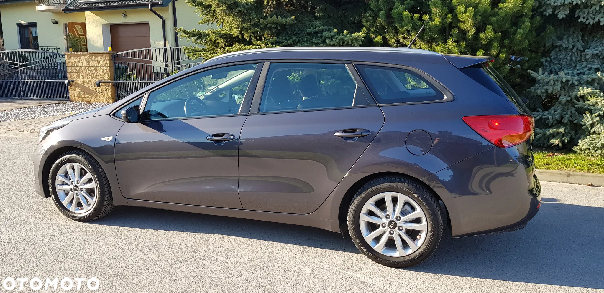 Kia Ceed 1.6 GDI Dream-Team Edition - 8