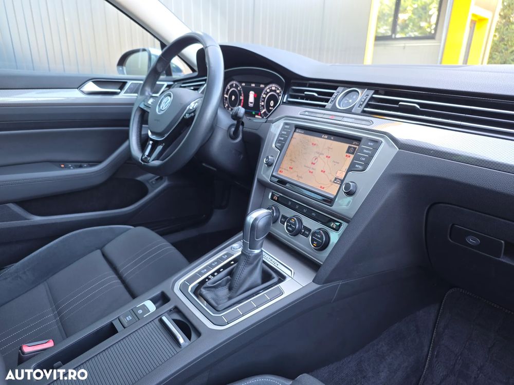 Volkswagen Passat Variant 2.0 TDI SCR DSG 4Motion Alltrack - 13