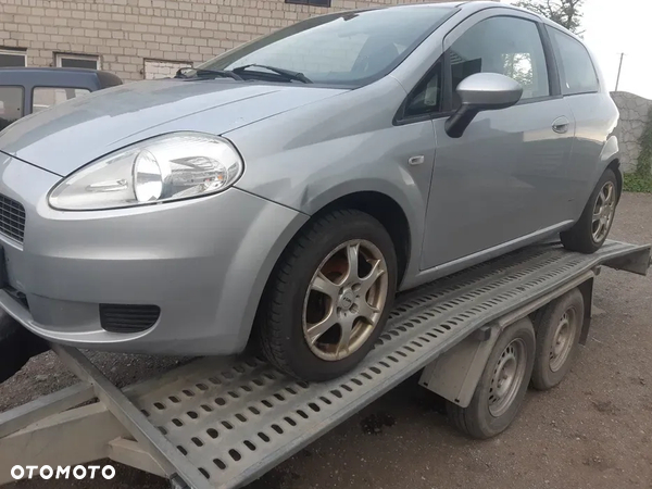 Maska Fiat Grande Punto lak. 589A