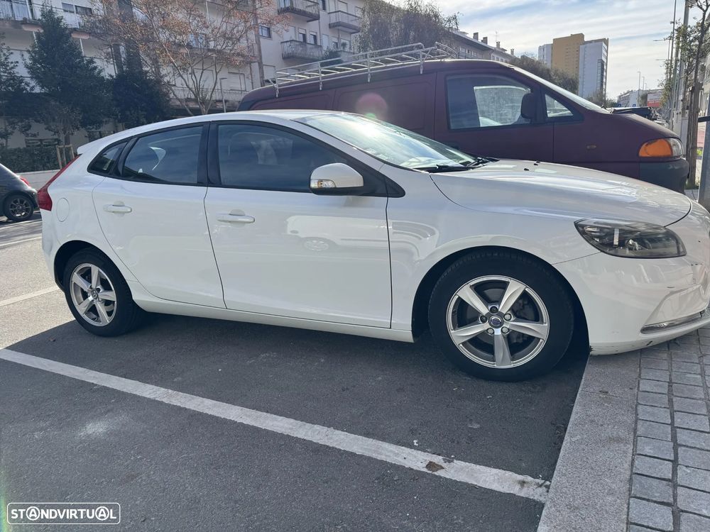 Volvo V40 1.6 D2 Momentum - 1