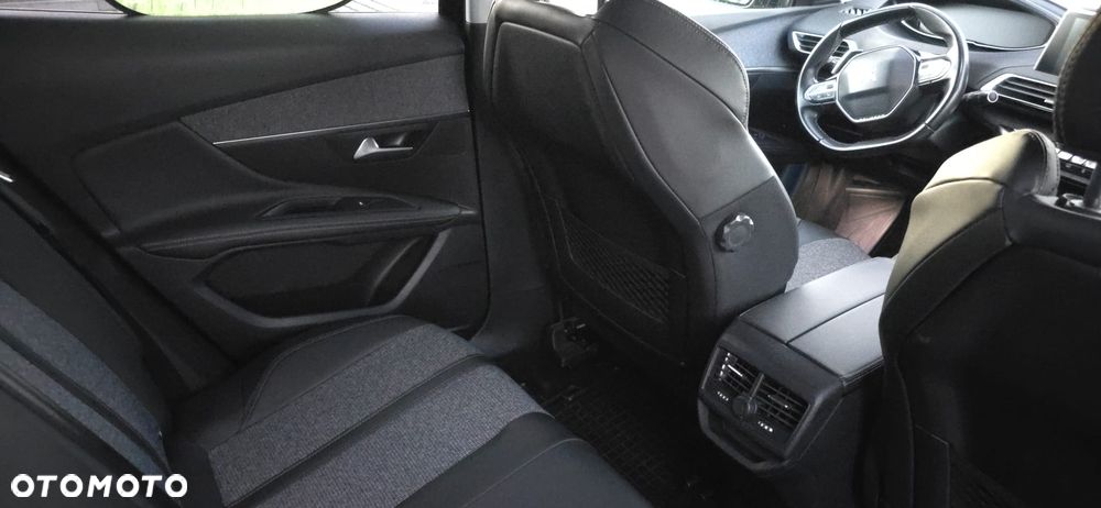 Peugeot 3008 PureTech 130 Stop & Start EAT6 Allure - 17