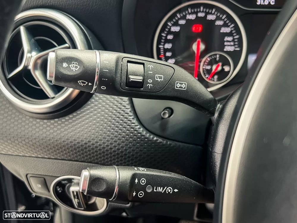 Mercedes-Benz A 180 d AMG Line - 14