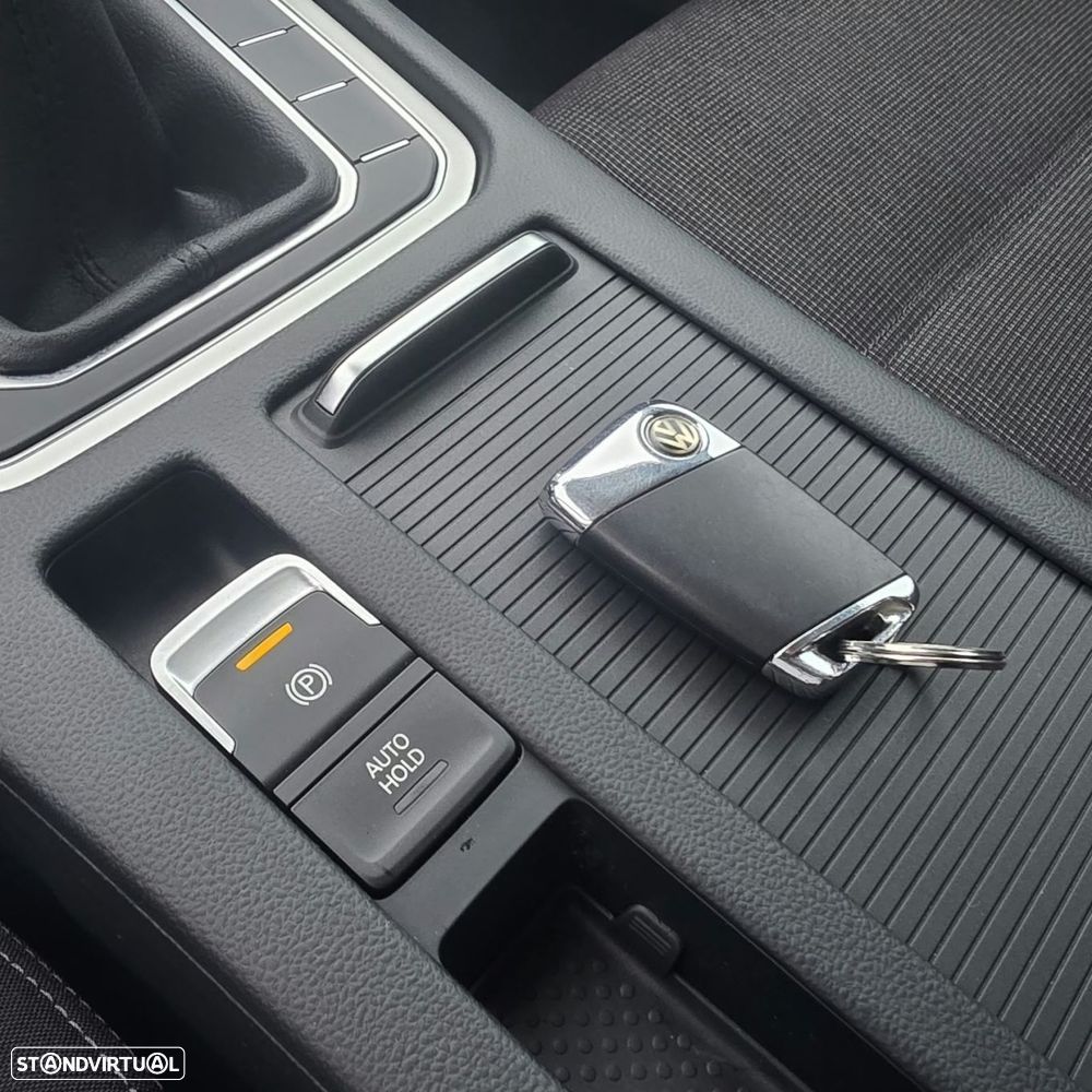 VW Passat 2.0 TDI Confortline - 27