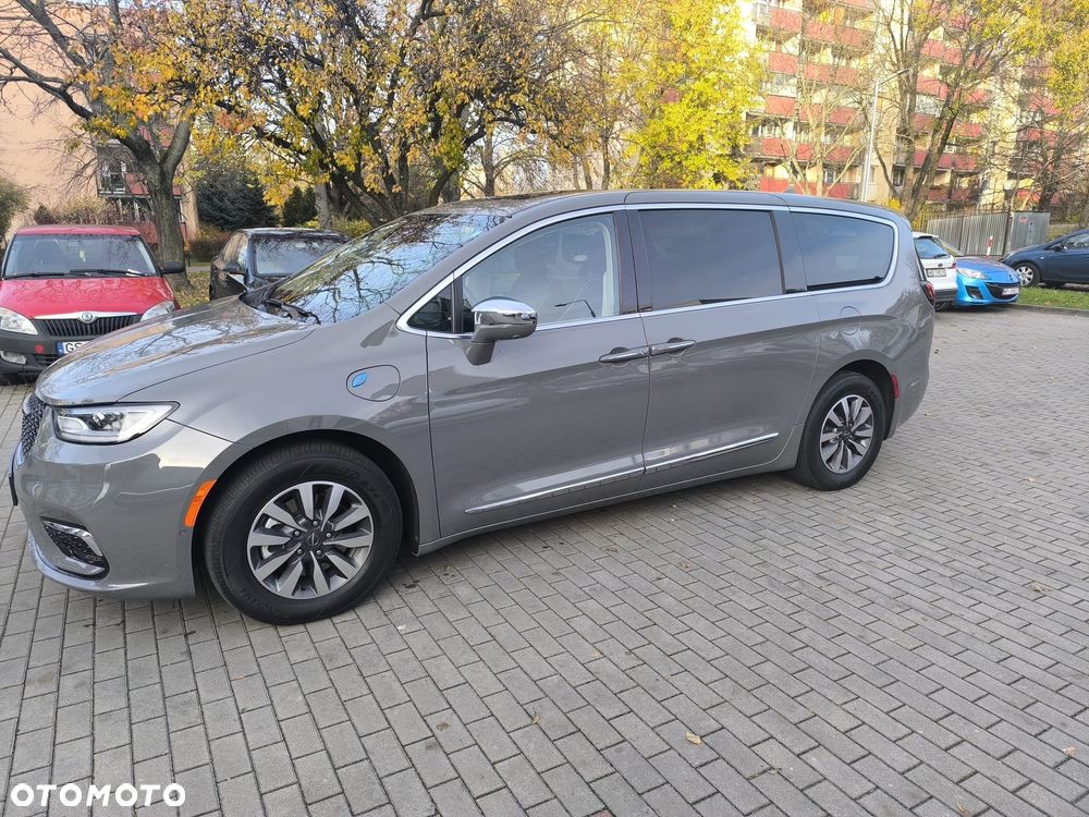 Chrysler Pacifica - 2