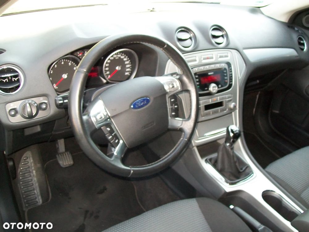 Ford Mondeo 2.0 Trend - 16