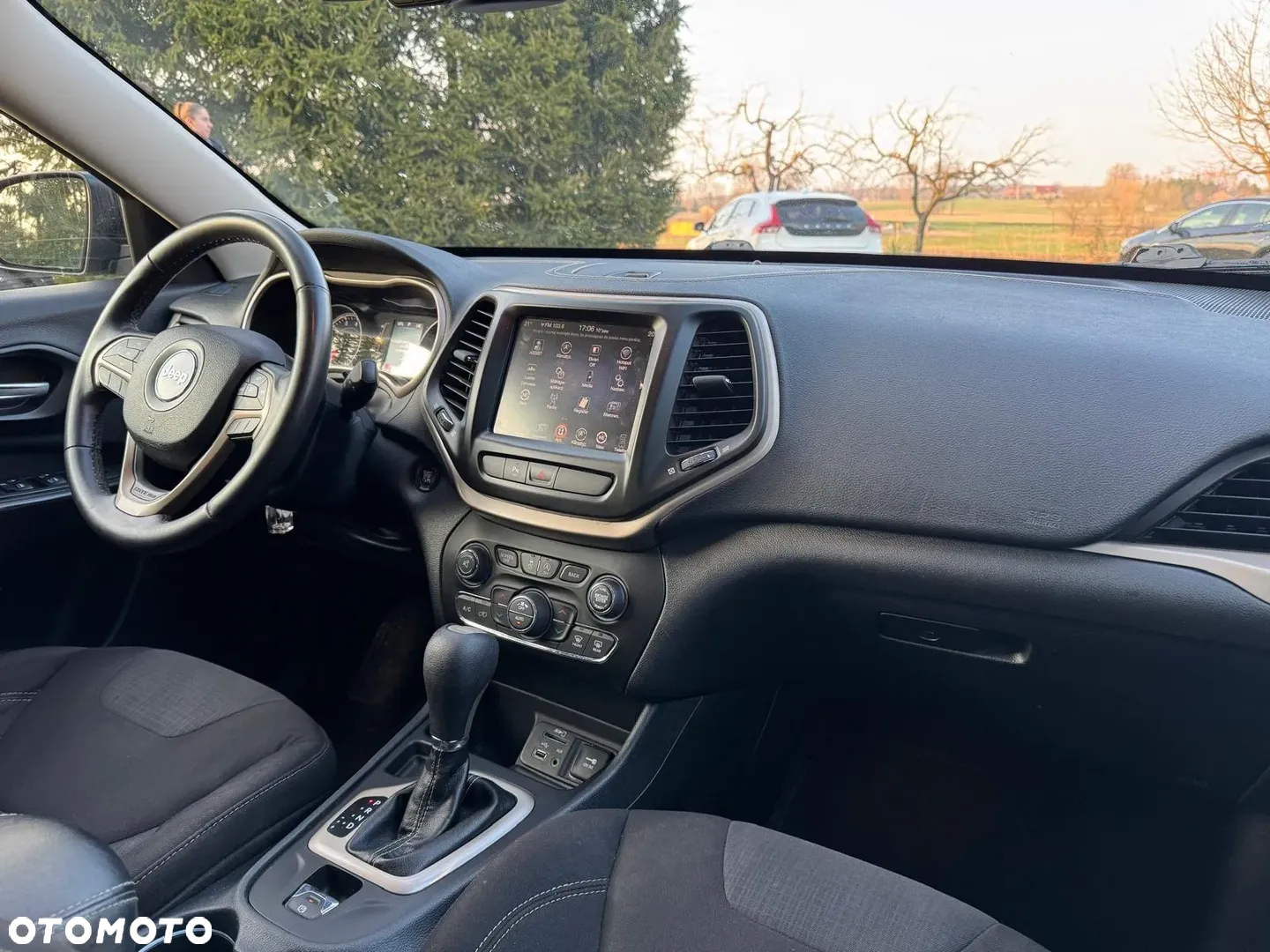 Jeep Cherokee - 16