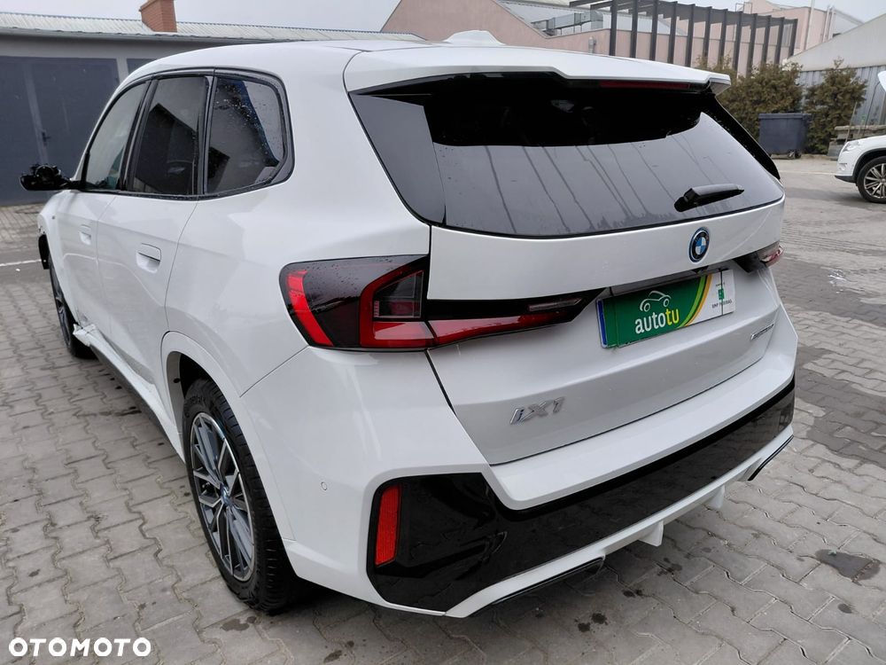 BMW iX1 - 11