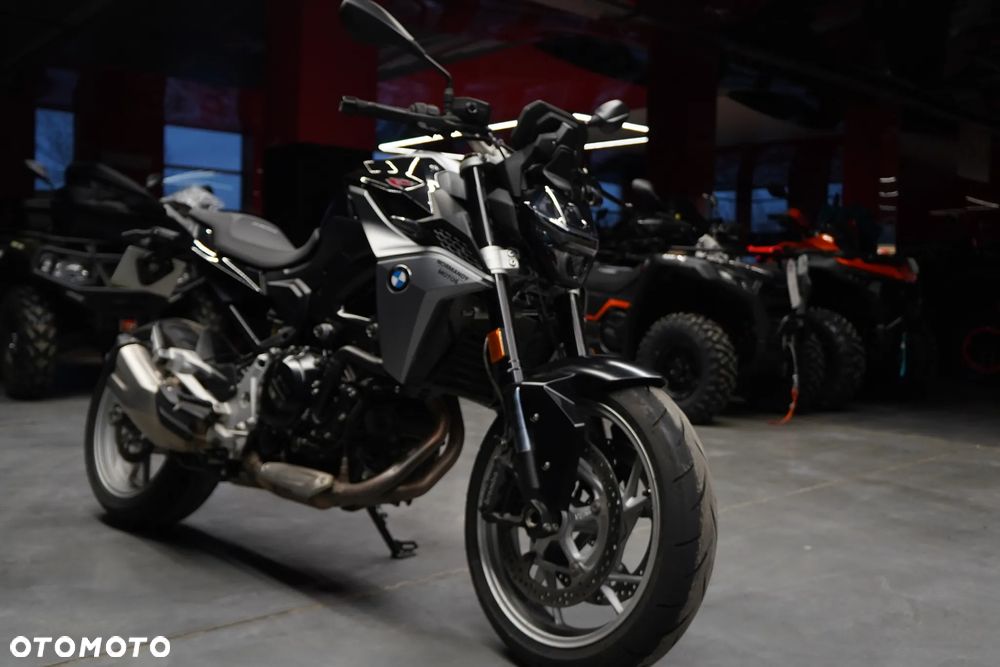 BMW F - 17