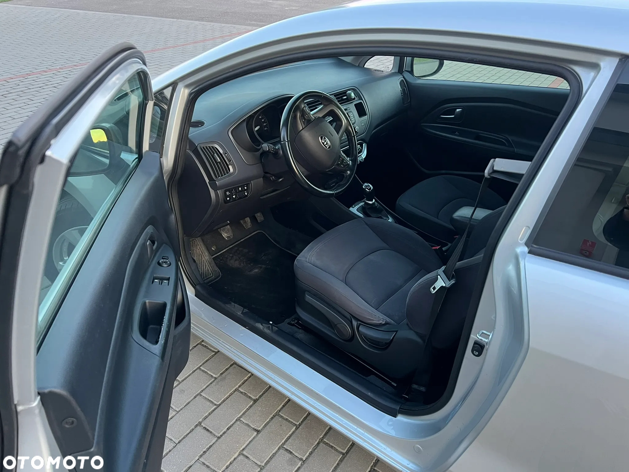 Kia Rio 1.4 L - 8