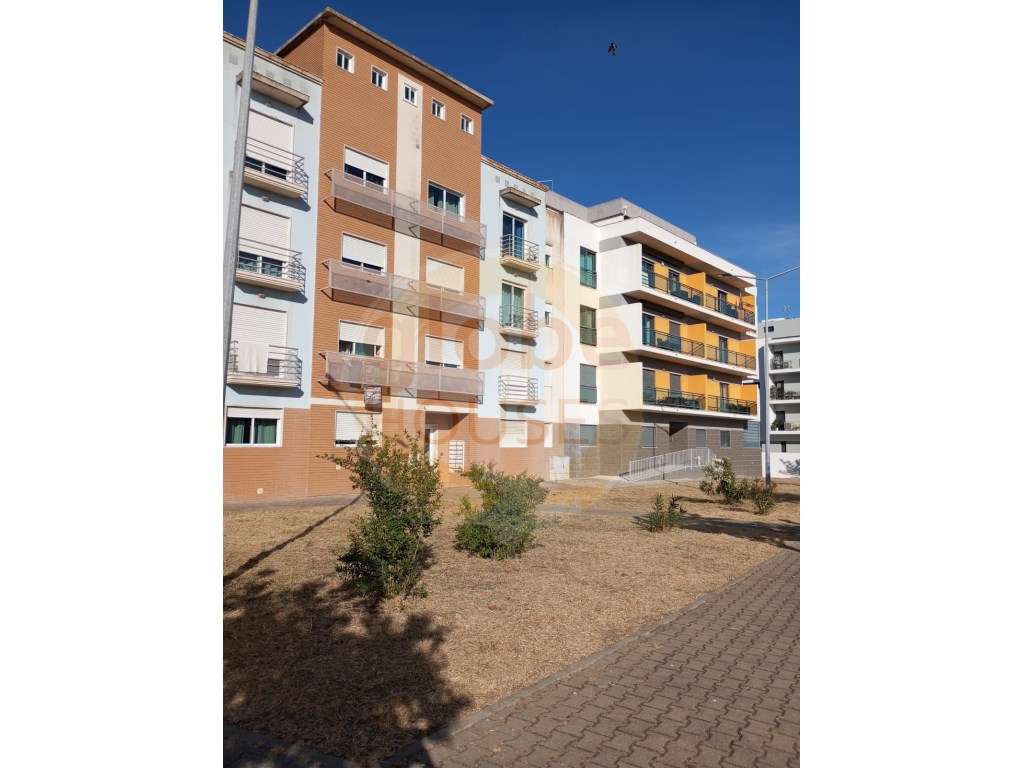 Apartamento T0 transformado em T1 em Paio Pires - Grande imagem: 3/9