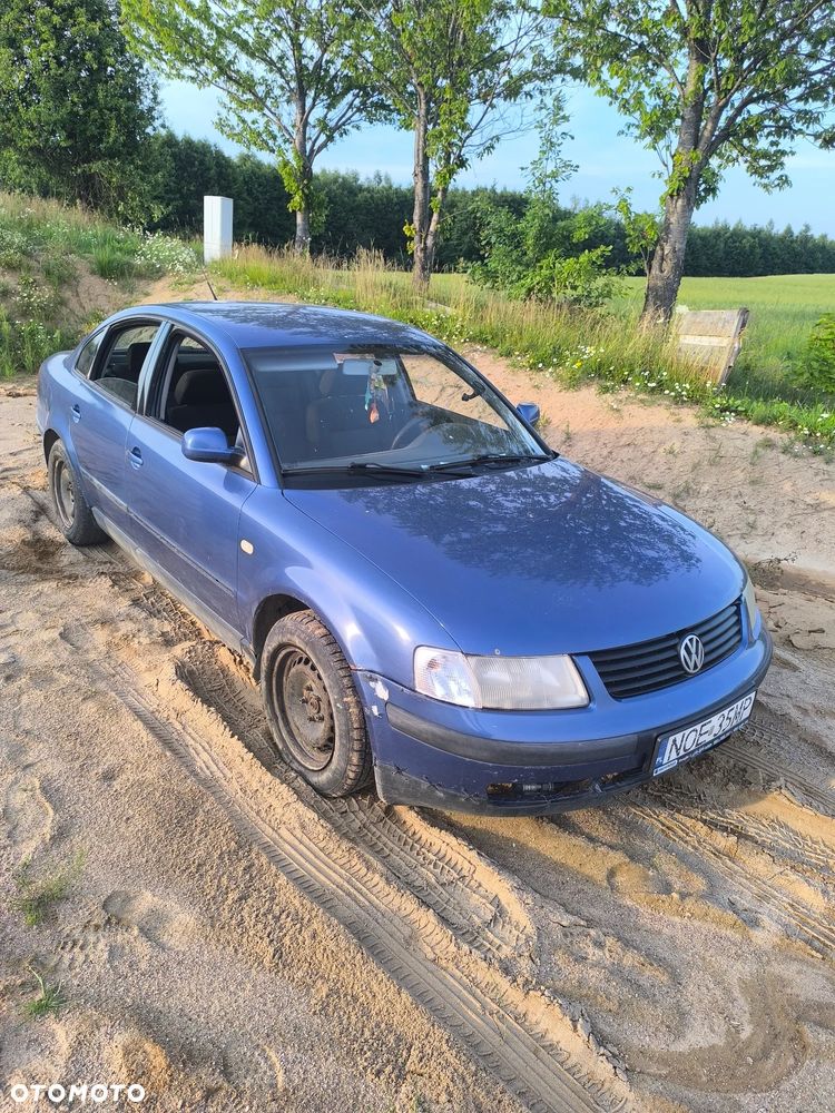 Volkswagen Passat 1.6 - 1