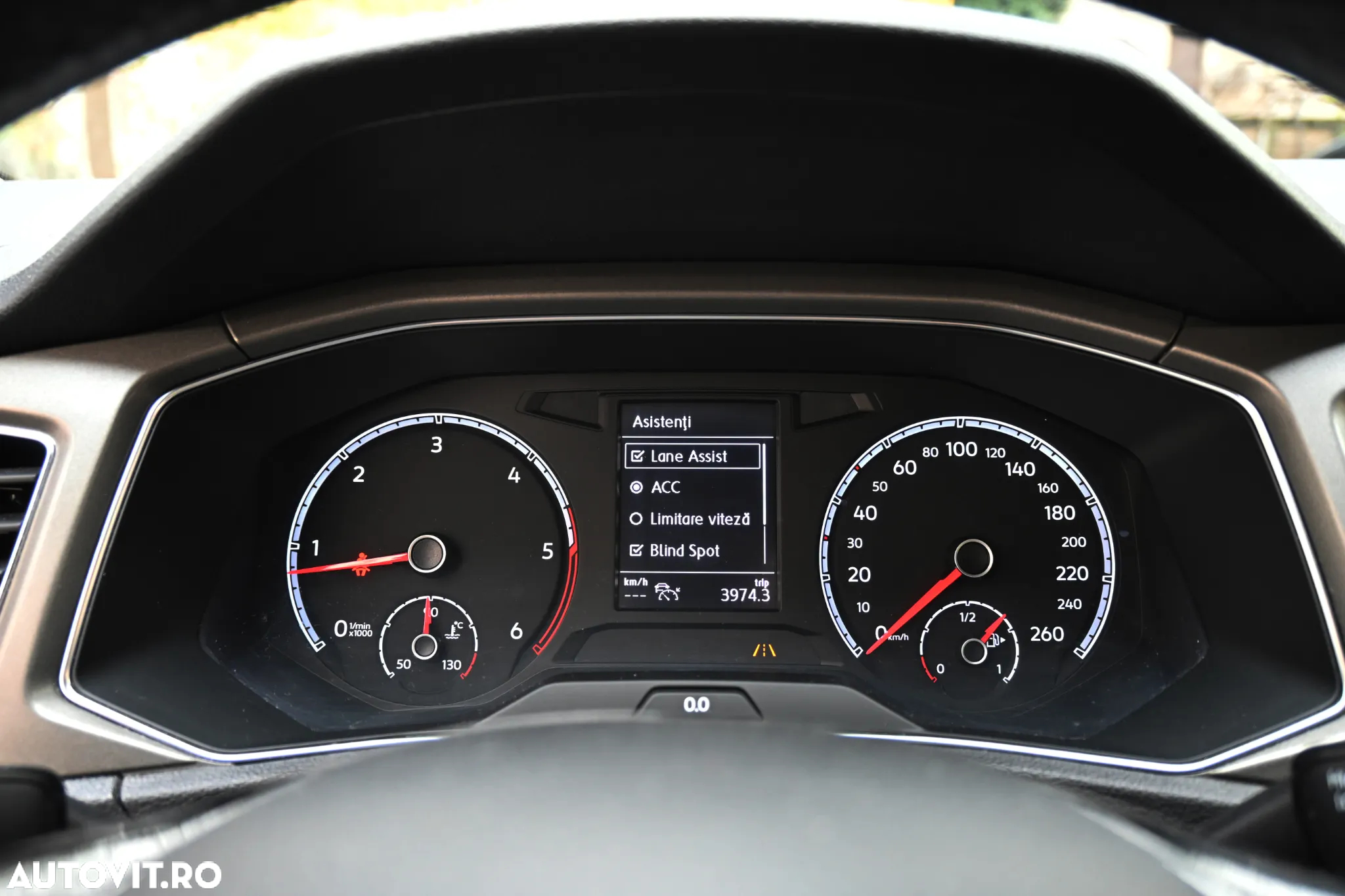 Volkswagen T-ROC - 17