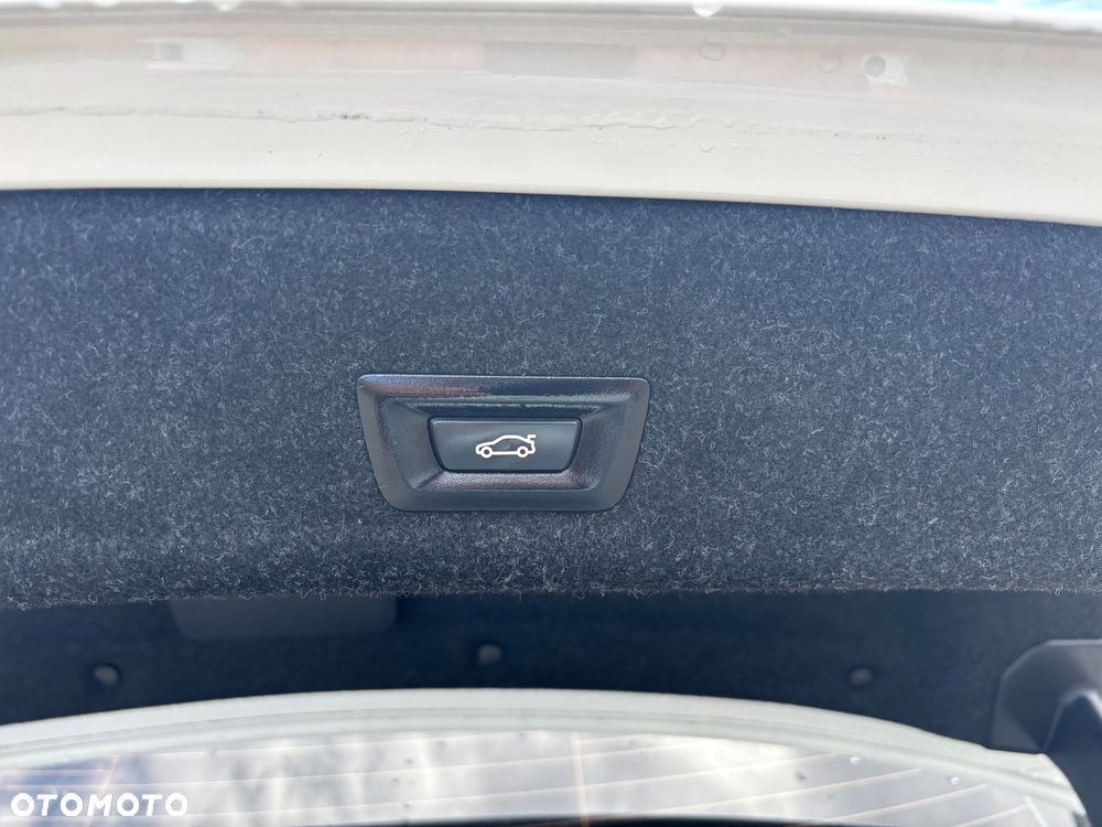 BMW Seria 3 320i xDrive M Sport - 11