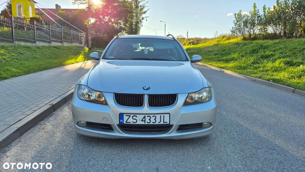 BMW Seria 3 320i - 4